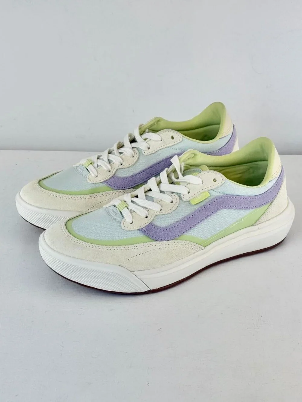 Men's 8 Women's 9.5 -VANS UltraRange 2.0 LimeLight Green Lightweight Sneaker